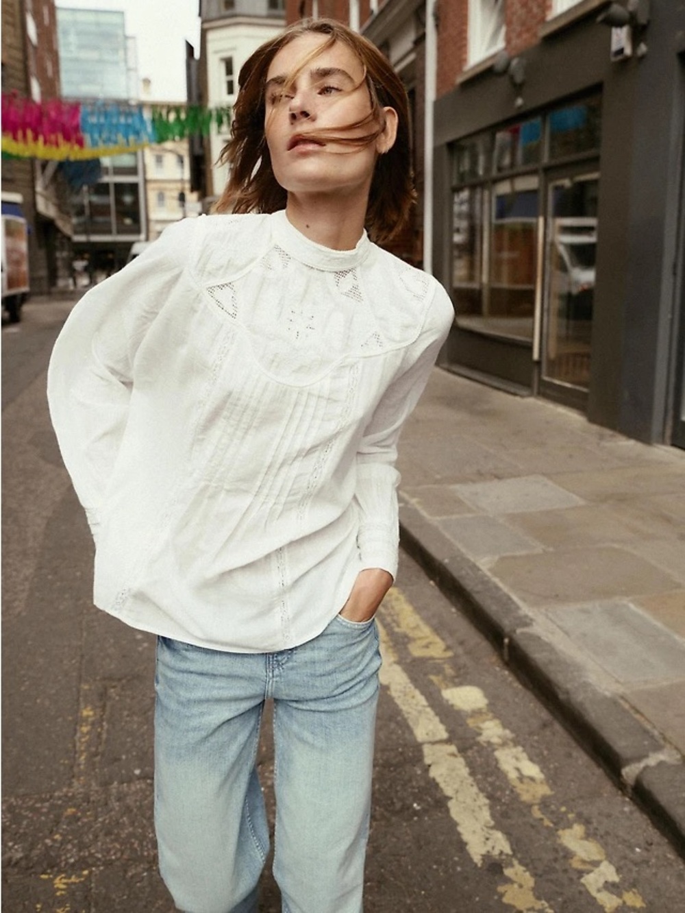 💐 NEW Zara Floral Embroidery Blouse - White